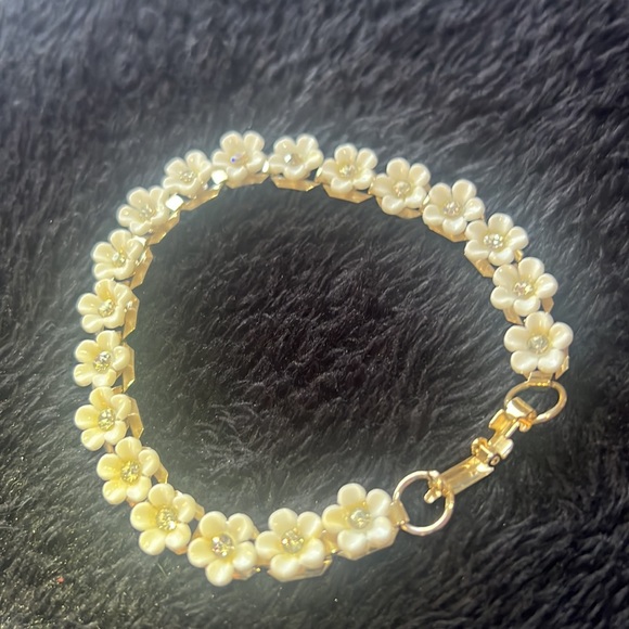 Signed CORO Edelweiss & Rhinestone Gold Tone Authentic Vintage Bracelet 7 inch - Picture 2 of 7